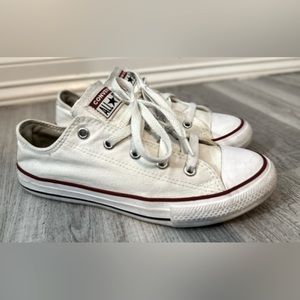 Converse Chuck Taylor All Star Low Top White w/Red Trim. Unisex Youth Size 3.